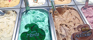 Helados artesanales de crema y frutas naturales